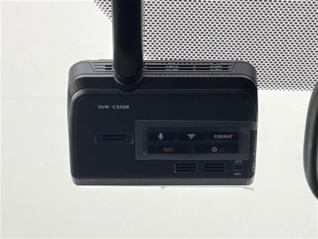 ヴォクシー ハイブリッドＺＳ　煌ＩＩＩ　アルパイン９型ナビ　１０．１型後席モニター　フルセグＴＶ　ＨＤＭＩ　ＤＶＤ　ハーフレザー　シートヒーター　両側パワスラ　バックカメラ　ドラレコ　衝突軽減　車線逸脱　クルコン　ＬＥＤオートライト　ＥＴＣ（9枚目）