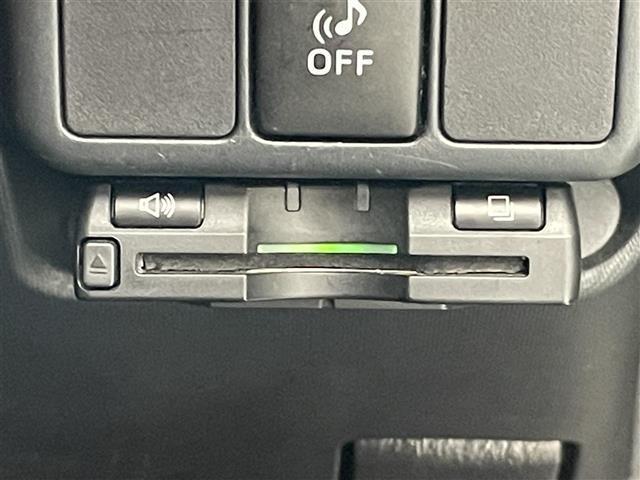 アクア Ｓ　純正メモリナビ　バックカメラ　ＥＴＣ　禁煙車　ＴＶ　Ｂｌｕｅｔｏｏｔｈ　ＣＤ再生　ラジオ　プッシュスタート　オートライト　フロアマット　ドアバイザー　電動格納ミラー　社外アルミホイール　スマートキー（7枚目）