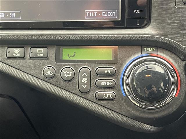 アクア Ｓ　純正メモリナビ　バックカメラ　ＥＴＣ　禁煙車　ＴＶ　Ｂｌｕｅｔｏｏｔｈ　ＣＤ再生　ラジオ　プッシュスタート　オートライト　フロアマット　ドアバイザー　電動格納ミラー　社外アルミホイール　スマートキー（8枚目）