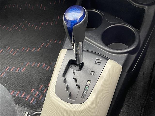 アクア Ｓ　純正メモリナビ　バックカメラ　ＥＴＣ　禁煙車　ＴＶ　Ｂｌｕｅｔｏｏｔｈ　ＣＤ再生　ラジオ　プッシュスタート　オートライト　フロアマット　ドアバイザー　電動格納ミラー　社外アルミホイール　スマートキー（9枚目）