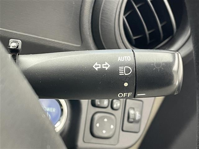 アクア Ｓ　純正メモリナビ　バックカメラ　ＥＴＣ　禁煙車　ＴＶ　Ｂｌｕｅｔｏｏｔｈ　ＣＤ再生　ラジオ　プッシュスタート　オートライト　フロアマット　ドアバイザー　電動格納ミラー　社外アルミホイール　スマートキー（16枚目）