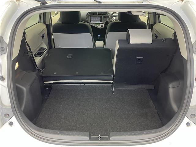 アクア Ｓ　純正メモリナビ　バックカメラ　ＥＴＣ　禁煙車　ＴＶ　Ｂｌｕｅｔｏｏｔｈ　ＣＤ再生　ラジオ　プッシュスタート　オートライト　フロアマット　ドアバイザー　電動格納ミラー　社外アルミホイール　スマートキー（23枚目）