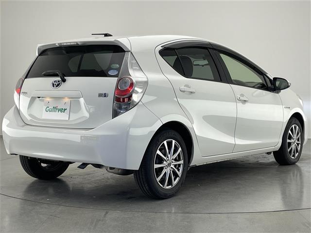 アクア Ｓ　純正メモリナビ　バックカメラ　ＥＴＣ　禁煙車　ＴＶ　Ｂｌｕｅｔｏｏｔｈ　ＣＤ再生　ラジオ　プッシュスタート　オートライト　フロアマット　ドアバイザー　電動格納ミラー　社外アルミホイール　スマートキー（43枚目）