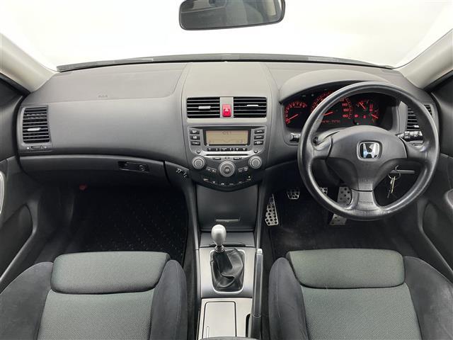 アコード ユーロR 純正オーディオ CD MT車 禁煙 レカロ専用シート 純正17インチアルミ HIDヘッドライト フォグランプ オートエアコン 電格ミラー 純正フロアマット ドアバイザー MOMOハンドル ワンオーナー(2枚目)