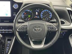 【純正革巻きステアリング】上質な革を使用することで、手にしっかり馴染み運転しやすい素晴らしいハンドルです。 3