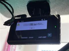【ドライブレコーダー】ドライブレコーダーは、映像・音声などを記録する自動車用の車載装置のことです。　もしもの事故の際の記録はもちろん、旅行の際の思い出としてドライブの映像を楽しむことができます。 5