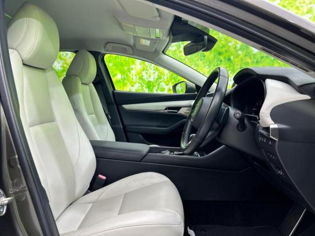 ＭＡＺＤＡ３セダン ４ＷＤ　ＸＤ　Ｌパッケージ　新品タイヤ／ＢＯＳＥ／保証書／純正　８．８インチ　メモリーナビ／衝突安全装置／シートヒーター　前席／車線逸脱防止支援システム／シート　合皮／パーキングアシスト　バックガイド　ターボ　バックカメラ（4枚目）
