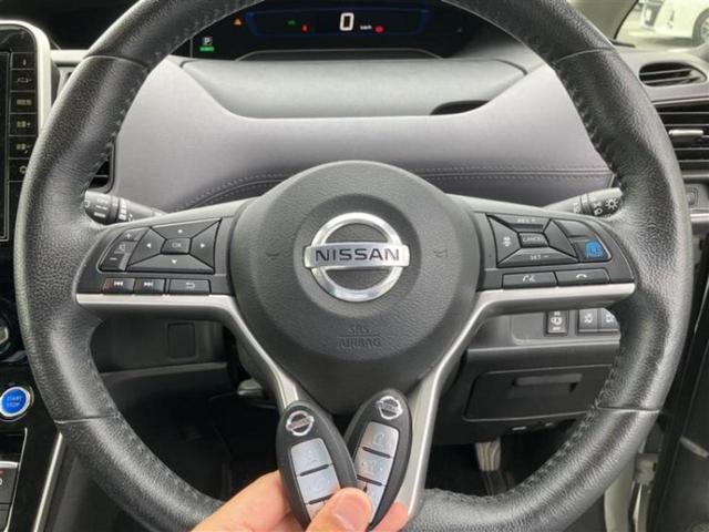 セレナ ｅパワーハイウェイスターＶ　保証書／純正　１０インチ　ＳＤナビ／衝突安全装置／両側電動スライドドア／シートヒーター　前席／アラウンドビューモニター／車線逸脱防止支援システム／パーキングアシスト　バックガイド　衝突被害軽減システム（12枚目）