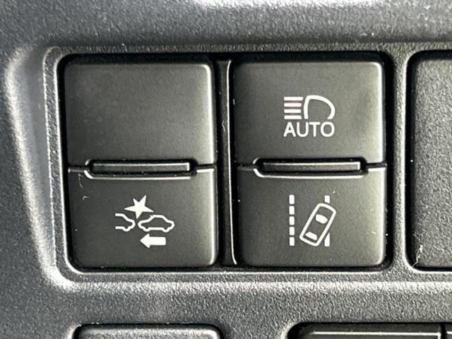 ノア Siダブルバイビー2 新品タイヤ/純正 9インチ SDナビ/フリップダウンモニター 純正 12.8インチ/衝突安全装置/両側電動スライドドア/車線逸脱防止支援システム/シート ハーフレザー/ヘッドランプ LED DVD再生(31枚目)