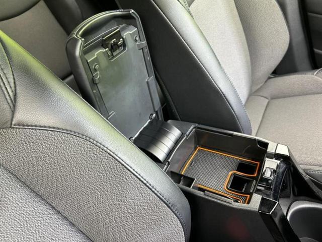 カローラクロス Z 新品タイヤ/パノラマルーフ/ディスプレイオーディオ/衝突安全装置/シートヒーター 前席/パノラミックビューモニター/車線逸脱防止支援システム/シート ハーフレザー/電動バックドア サンルーフ 禁煙車(31枚目)