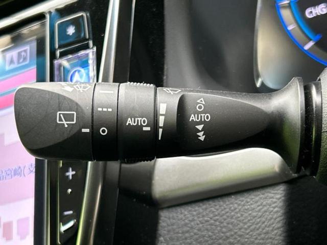 ハリアーハイブリッド ４ＷＤプレミアム　新品タイヤ／純正エアロ／保証書／社外　１０インチ　ＳＤナビ／フリップダウンモニター／トヨタセーフティセンス／車線逸脱防止支援システム／シート　ハーフレザー／電動バックドア／ヘッドランプ　ＬＥＤ　４ＷＤ（17枚目）