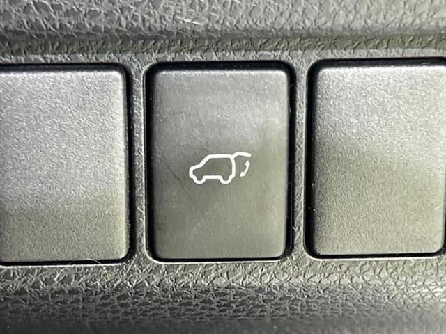 ハリアーハイブリッド ４ＷＤプレミアム　新品タイヤ／純正エアロ／保証書／社外　１０インチ　ＳＤナビ／フリップダウンモニター／トヨタセーフティセンス／車線逸脱防止支援システム／シート　ハーフレザー／電動バックドア／ヘッドランプ　ＬＥＤ　４ＷＤ（29枚目）