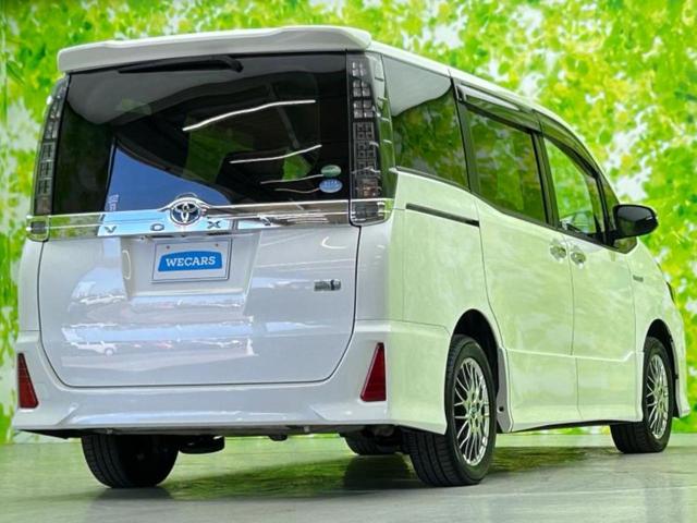 ヴォクシー ハイブリッドＺＳキラメキ２　新品タイヤ／保証書／社外　１０インチ　ＳＤナビ／フリップダウンモニター　社外　１２．８インチ／衝突安全装置／両側電動スライドドア／車線逸脱防止支援システム　衝突被害軽減システム　バックカメラ　禁煙車（3枚目）