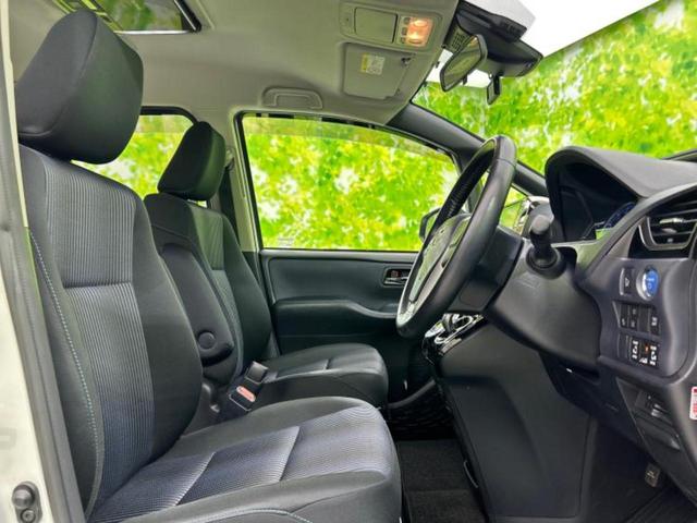 ヴォクシー ハイブリッドＺＳキラメキ２　新品タイヤ／保証書／社外　１０インチ　ＳＤナビ／フリップダウンモニター　社外　１２．８インチ／衝突安全装置／両側電動スライドドア／車線逸脱防止支援システム　衝突被害軽減システム　バックカメラ　禁煙車（4枚目）