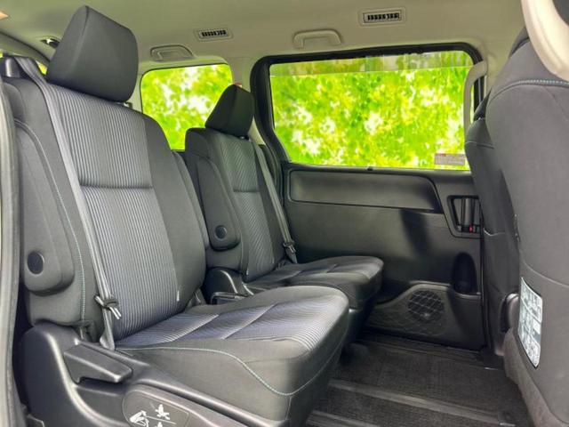 ヴォクシー ハイブリッドＺＳキラメキ２　新品タイヤ／保証書／社外　１０インチ　ＳＤナビ／フリップダウンモニター　社外　１２．８インチ／衝突安全装置／両側電動スライドドア／車線逸脱防止支援システム　衝突被害軽減システム　バックカメラ　禁煙車（5枚目）