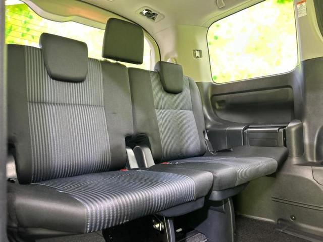 ヴォクシー ハイブリッドＺＳキラメキ２　新品タイヤ／保証書／社外　１０インチ　ＳＤナビ／フリップダウンモニター　社外　１２．８インチ／衝突安全装置／両側電動スライドドア／車線逸脱防止支援システム　衝突被害軽減システム　バックカメラ　禁煙車（6枚目）