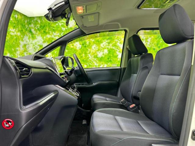 ヴォクシー ハイブリッドＺＳキラメキ２　新品タイヤ／保証書／社外　１０インチ　ＳＤナビ／フリップダウンモニター　社外　１２．８インチ／衝突安全装置／両側電動スライドドア／車線逸脱防止支援システム　衝突被害軽減システム　バックカメラ　禁煙車（7枚目）