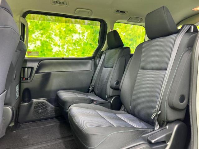 ヴォクシー ハイブリッドＺＳキラメキ２　新品タイヤ／保証書／社外　１０インチ　ＳＤナビ／フリップダウンモニター　社外　１２．８インチ／衝突安全装置／両側電動スライドドア／車線逸脱防止支援システム　衝突被害軽減システム　バックカメラ　禁煙車（8枚目）