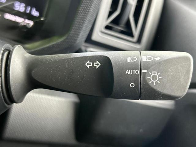 タフト X 保証書/スマートアシスト(トヨタ・ダイハツ)/USBジャック/EBD付ABS/横滑り防止装置/アイドリングストップ/禁煙車/衝突安全ボディ/エンジンスタートボタン/キーレススタート/オートエアコン(11枚目)