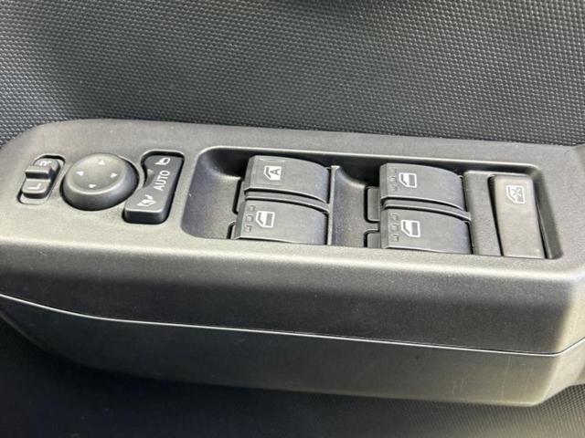 タフト X 保証書/スマートアシスト(トヨタ・ダイハツ)/USBジャック/EBD付ABS/横滑り防止装置/アイドリングストップ/禁煙車/衝突安全ボディ/エンジンスタートボタン/キーレススタート/オートエアコン(18枚目)