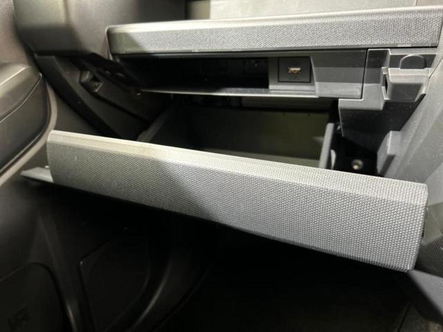 タフト X 保証書/スマートアシスト(トヨタ・ダイハツ)/USBジャック/EBD付ABS/横滑り防止装置/アイドリングストップ/禁煙車/衝突安全ボディ/エンジンスタートボタン/キーレススタート/オートエアコン(26枚目)