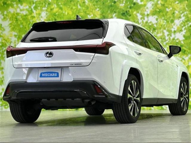 ＵＸ ＵＸ２５０ｈ　Ｆスポーツエモーショナルエクスプローラ　サンルーフ／保証書／ディスプレイオーディオ＋ナビ１２．３インチ／プリクラッシュセーフティ／エアーシート　前席／全方位モニター／車線逸脱防止支援システム／シート　合皮　衝突被害軽減システム　全周囲カメラ（3枚目）