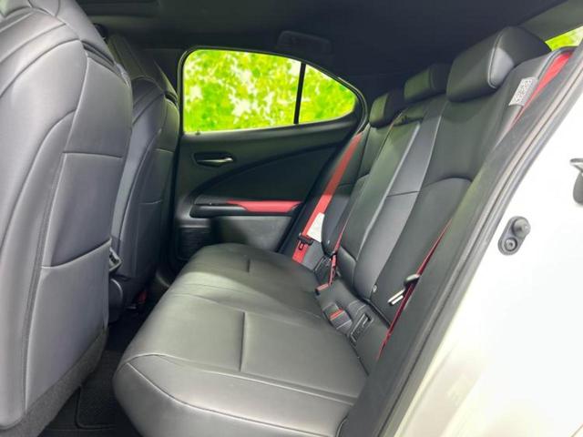 ＵＸ ＵＸ２５０ｈ　Ｆスポーツエモーショナルエクスプローラ　サンルーフ／保証書／ディスプレイオーディオ＋ナビ１２．３インチ／プリクラッシュセーフティ／エアーシート　前席／全方位モニター／車線逸脱防止支援システム／シート　合皮　衝突被害軽減システム　全周囲カメラ（7枚目）