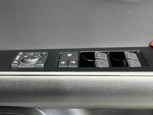 ＵＸ ＵＸ２５０ｈ　Ｆスポーツエモーショナルエクスプローラ　サンルーフ／保証書／ディスプレイオーディオ＋ナビ１２．３インチ／プリクラッシュセーフティ／エアーシート　前席／全方位モニター／車線逸脱防止支援システム／シート　合皮　衝突被害軽減システム　全周囲カメラ（27枚目）