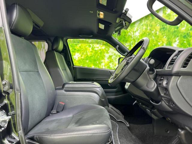 ハイエースバン ロングスーパーＧＬダークプライム２　保証書／純正　ＳＤナビ／フリップダウンモニター　純正　１２．１インチ／トヨタセーフティセンス／両側電動スライドドア／パノラミックビューモニター／車線逸脱防止支援システム／シート　ハーフレザー　禁煙車（4枚目）