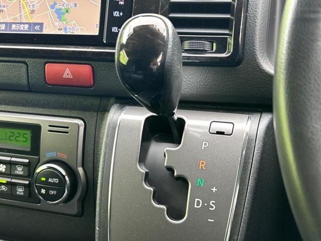 ハイエースバン ロングスーパーＧＬダークプライム２　保証書／純正　ＳＤナビ／フリップダウンモニター　純正　１２．１インチ／トヨタセーフティセンス／両側電動スライドドア／パノラミックビューモニター／車線逸脱防止支援システム／シート　ハーフレザー　禁煙車（18枚目）