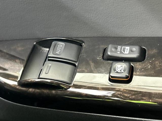 ハイエースバン ロングスーパーＧＬダークプライム２　保証書／純正　ＳＤナビ／フリップダウンモニター　純正　１２．１インチ／トヨタセーフティセンス／両側電動スライドドア／パノラミックビューモニター／車線逸脱防止支援システム／シート　ハーフレザー　禁煙車（29枚目）