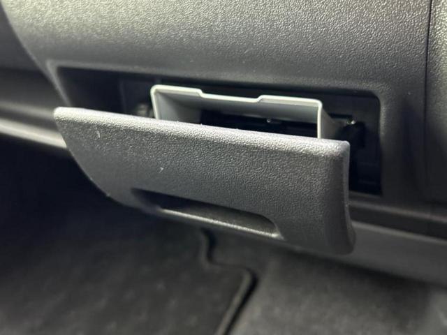 ハイエースバン ロングスーパーＧＬダークプライム２　保証書／純正　ＳＤナビ／フリップダウンモニター　純正　１２．１インチ／トヨタセーフティセンス／両側電動スライドドア／パノラミックビューモニター／車線逸脱防止支援システム／シート　ハーフレザー　禁煙車（39枚目）