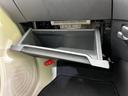 Ｓ　新品タイヤ／保証書／エマージェンシーブレーキ／車線逸脱防止支援システム／ヘッドランプ　ＨＩＤ／ＵＳＢジャック／横滑り防止装置／アイドリングストップ／禁煙車／エアバッグ　運転席／エアバッグ　助手席（27枚目）
