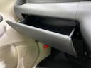 Ｓ　新品タイヤ／保証書／エマージェンシーブレーキ／車線逸脱防止支援システム／ヘッドランプ　ＨＩＤ／ＵＳＢジャック／横滑り防止装置／アイドリングストップ／禁煙車／エアバッグ　運転席／エアバッグ　助手席（28枚目）