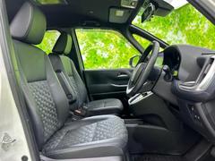 「この車の写真をもっと見たい」「状態が気になる」「この装備はついている？」どんな小さな疑問でもお気軽にお問い合わせください！ 4