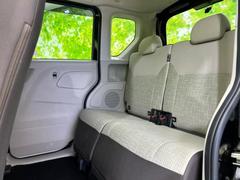 ＷＥＣＡＲＳでは各商談席に大型モニターをご用意しております！見やすい大画面でゆったりと全国の在庫をご覧いただけます！是非ご来店お待ちしております！ 7