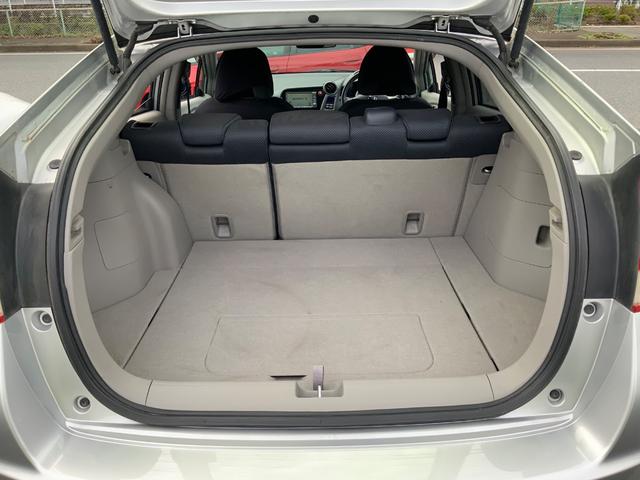 インサイト Ｌ　純正インターナビ　地デジＴＶ　バックモニター　ビルトインＥＴＣ　ＨＩＤヘッドライト　オートライト　クルーズコントロール　電動格納ミラー　盗難防止システム　衝突安全ボディ　ＡＢＳ　ＡＣ　社外１６ＡＷ（20枚目）