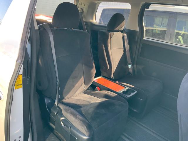 ヴェルファイア ２．４Ｚ　プラチナセレクションＩＩ　ワンオーナー　ディーラー整備記録簿　両側パワスラ　パワーバックドア　純正ナビ　ＴＶ　バックカメラ　プッシュスタート　スマートキ２本　３列シート　７人乗り　オットマン　コンビステアリング　純正１８ＡＷ（20枚目）