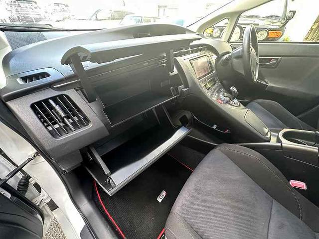 プリウス Ｓツーリングセレクション・Ｇ’ｓ　純正ナビ　ＴＶ　ブルートゥース　フルセグ　ＥＴＣ　バックカメラ（39枚目）