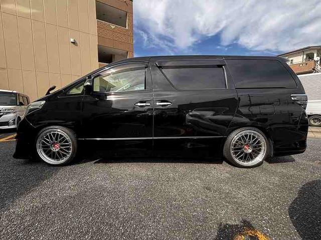 アルファード ２４０Ｓ　Ｃパッケージ　９インチナビ　後席モニター　ＥＴＣ　ドラコレ　パワーシート　ＢＢＳホイール　ＶＡＬＥＮＴＩテールランプ　両側パワースライド　電動リアゲート（4枚目）