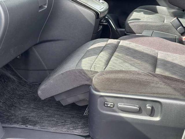 アルファード ２４０Ｓ　Ｃパッケージ　９インチナビ　後席モニター　ＥＴＣ　ドラコレ　パワーシート　ＢＢＳホイール　ＶＡＬＥＮＴＩテールランプ　両側パワースライド　電動リアゲート（30枚目）