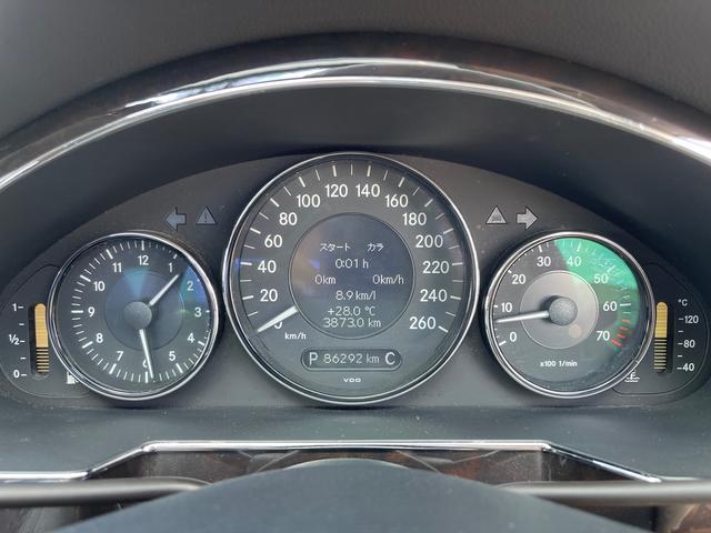 CLS350 キセノンライト パワーシート 革シート サンルーフ 純正18インチAW クルーズコントロール パワートランク ETC HDDナビ デュアルエアコン 本革巻きステアリング ウッドパネル 集中ドアロック(7枚目)