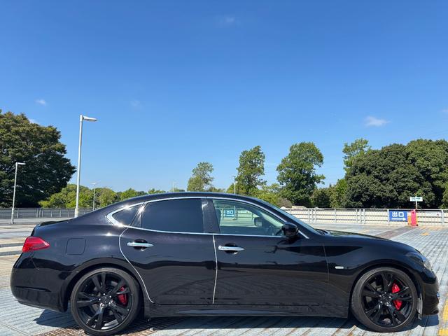 フーガ ３７０ＧＴ　タイプＳ　純正２０インチＡＷ／Ｂｌｕｅｔｏｏｔｈ／社外マフラー／赤キャリパー／パワーシート／オットマン／レザーシート／シートヒーター／バックカメラ／カーテシーライト／ＥＴＣ（46枚目）
