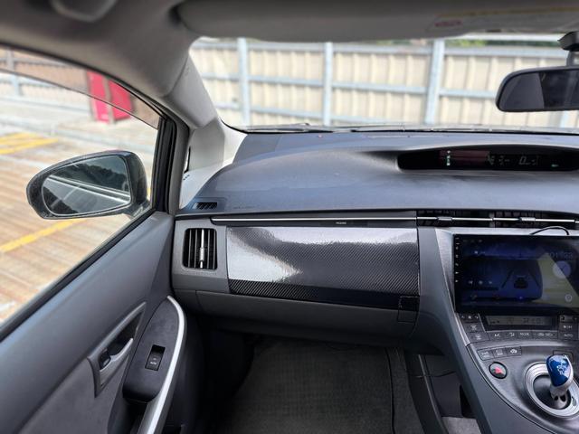 プリウス Ｓ　社外１５インチＡＷ／Ｂｌｕｅｔｏｏｔｈ／フルフラットシート／ドラレコ／フォグ／スマートキー／ＥＴＣ（10枚目）