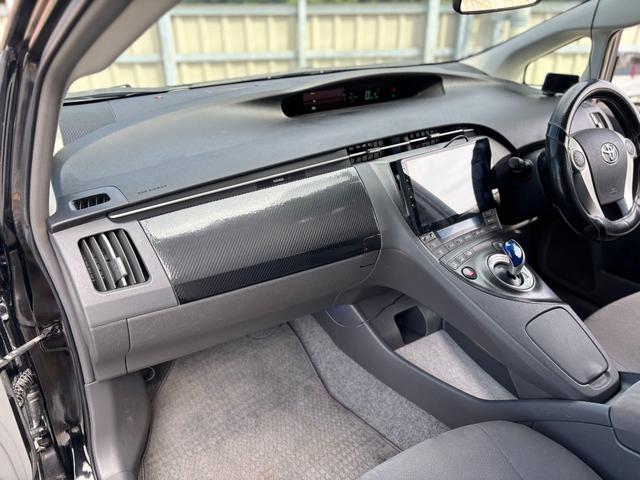 プリウス Ｓ　社外１５インチＡＷ／Ｂｌｕｅｔｏｏｔｈ／フルフラットシート／ドラレコ／フォグ／スマートキー／ＥＴＣ（62枚目）