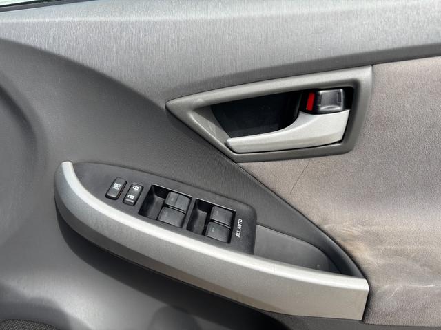 プリウス Ｓ　社外１５インチＡＷ／Ｂｌｕｅｔｏｏｔｈ／フルフラットシート／ドラレコ／フォグ／スマートキー／ＥＴＣ（69枚目）