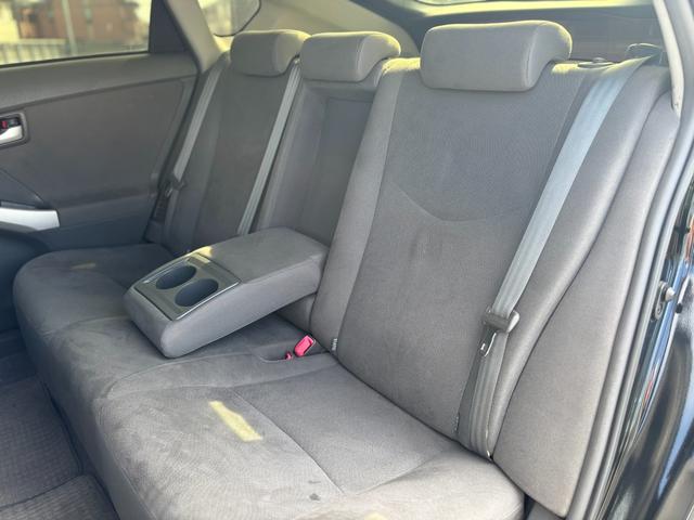 プリウス Ｓ　社外１５インチＡＷ／Ｂｌｕｅｔｏｏｔｈ／フルフラットシート／ドラレコ／フォグ／スマートキー／ＥＴＣ（70枚目）