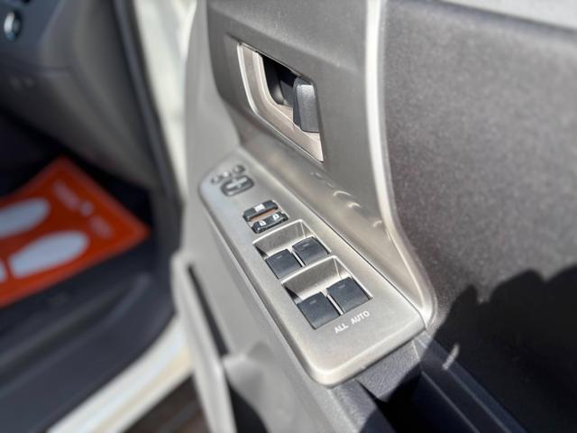 ヴォクシー ＺＳ　Ｂｌｕｅｔｏｏｔｈ／両側パワスラ／カロッツェリアナビ／ＴＶ／バックカメラ／レザー調シートカバー／フォグ／ＥＴＣ（5枚目）
