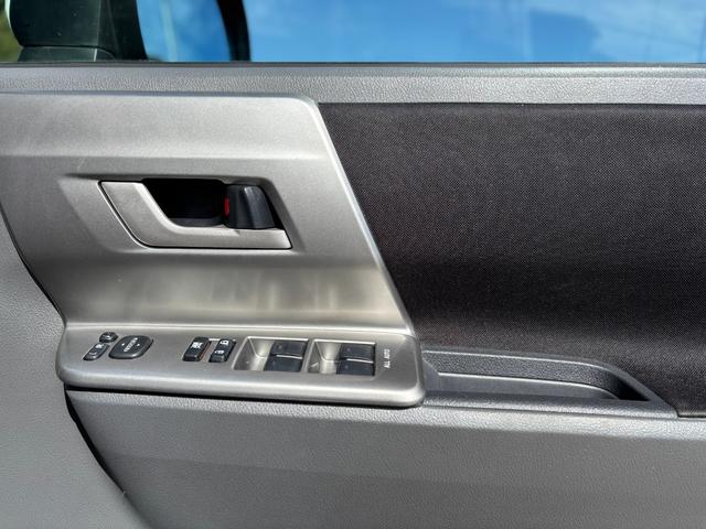 ヴォクシー ＺＳ　Ｂｌｕｅｔｏｏｔｈ／両側パワスラ／カロッツェリアナビ／ＴＶ／バックカメラ／レザー調シートカバー／フォグ／ＥＴＣ（21枚目）