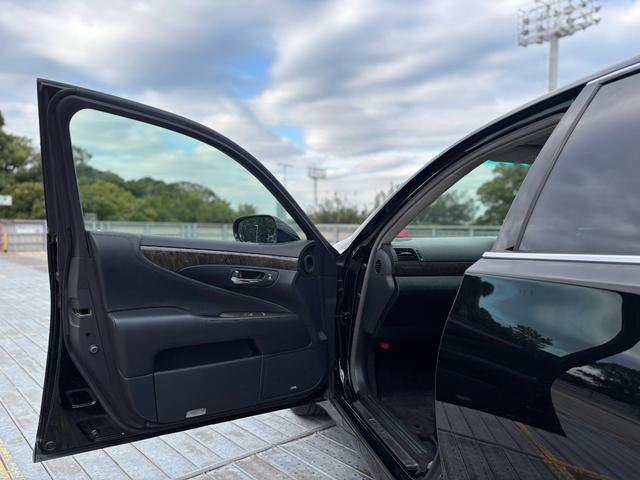 ＬＳ ＬＳ４６０　バージョンＵ　Ｉパッケージ　ＢＢＳ２０インチＡＷ／サンルーフ／ＴＶ／クルコン／前席シートエアコン／前後パーワーシート／パーキングソナー／ブレーキホールド／ＥＴＣ／（9枚目）
